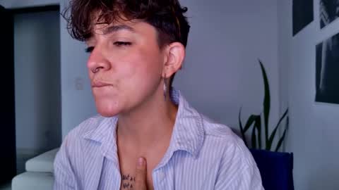 Snapshot of simone_4201 chatting on October 19, 2025, 1:12 pm Sim. online show from October 19, 2025, 1:12 pm