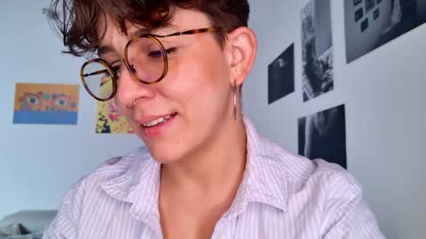 Snapshot of simone_4201 chatting on October 28, 2025, 4:09 pm Sim. online show from October 28, 2025, 4:09 pm