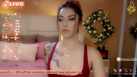 Snapshot of simplyjullia chatting on December 10, 2024, 9:22 pm online show from December 10, 2024, 9:22 pm