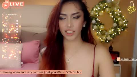 Snapshot of simplyjullia chatting on December 11, 2024, 10:06 pm online show from December 11, 2024, 10:06 pm