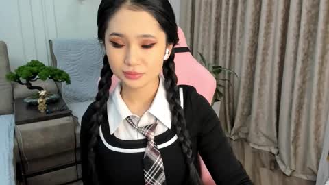 Snapshot of sinsemillaa chatting on January 19, 2025, 5:15 am Ellie online show from January 19, 2025, 5:15 am