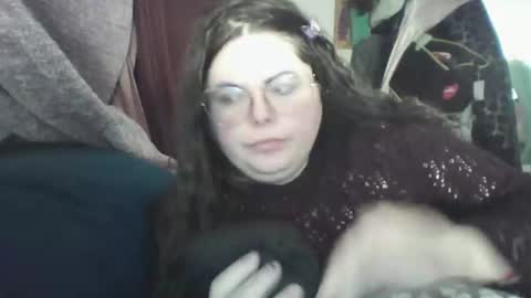 Snapshot of siofra chatting on March 4, 2025, 7:51 am Siofra online show from March 4, 2025, 7:51 am