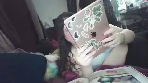 Snapshot of siofra chatting on March 4, 2025, 10:57 am Siofra online show from March 4, 2025, 10:57 am