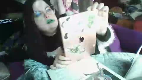 Snapshot of siofra chatting on March 8, 2025, 7:09 pm Siofra online show from March 8, 2025, 7:09 pm