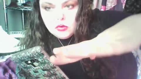 Snapshot of siofra chatting on March 10, 2025, 4:35 pm Siofra online show from March 10, 2025, 4:35 pm