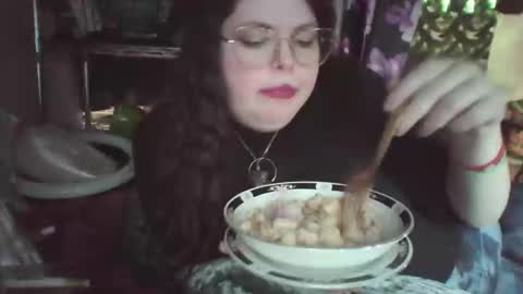 Snapshot of siofra chatting on March 10, 2025, 10:45 pm Siofra online show from March 10, 2025, 10:45 pm