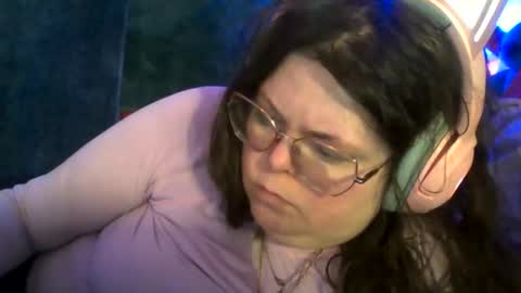 Snapshot of siofra chatting on November 6, 2025, 7:09 am Siofra online show from November 6, 2025, 7:09 am