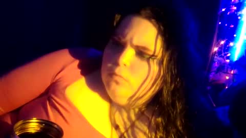 Snapshot of siofra chatting on November 14, 2025, 11:42 am Siofra online show from November 14, 2025, 11:42 am