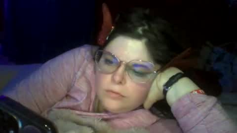 Snapshot of siofra chatting on November 18, 2025, 10:09 am Siofra online show from November 18, 2025, 10:09 am