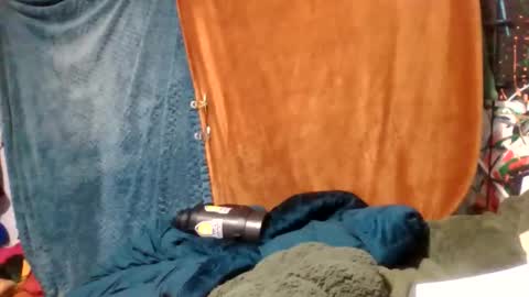 Snapshot of siofra chatting on December 3, 2025, 8:18 pm Siofra online show from December 3, 2025, 8:18 pm