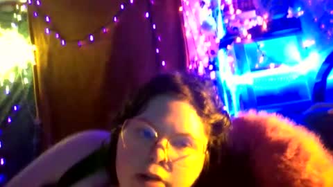 Snapshot of siofra chatting on December 14, 2025, 1:33 am Siofra online show from December 14, 2025, 1:33 am