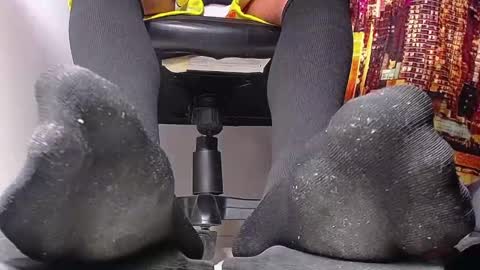 only foot                         worshipers here online show from February 17, 2025, 1:36 am