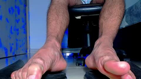 only foot                         worshipers here online show from September 26, 2025, 2:37 am
