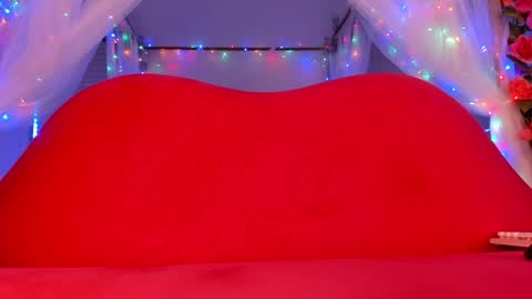 Snapshot of siren666 chatting on February 1, 2025, 2:16 am Syryn online show from February 1, 2025, 2:16 am