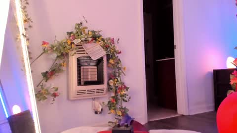 Snapshot of siren666 chatting on March 5, 2025, 2:25 am Syryn online show from March 5, 2025, 2:25 am