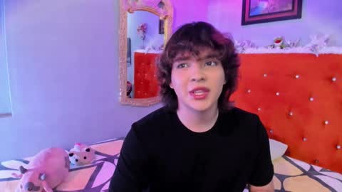 Snapshot of sirius_angels chatting on December 5, 2024, 8:33 pm Sirius angels online show from December 5, 2024, 8:33 pm