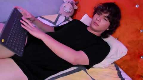 Snapshot of sirius_angels chatting on December 10, 2024, 2:38 am Sirius angels online show from December 10, 2024, 2:38 am