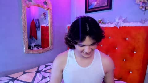 Snapshot of sirius_angels chatting on December 15, 2024, 8:25 pm Sirius angels online show from December 15, 2024, 8:25 pm