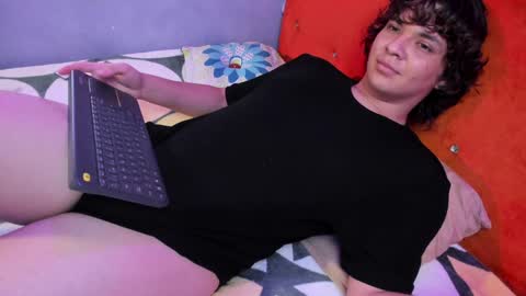 Snapshot of sirius_angels chatting on December 21, 2024, 11:24 pm Sirius angels online show from December 21, 2024, 11:24 pm