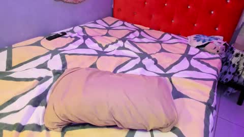 Snapshot of sirius_angels chatting on December 24, 2024, 2:22 pm Sirius angels online show from December 24, 2024, 2:22 pm