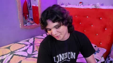 Snapshot of sirius_angels chatting on December 24, 2024, 8:27 pm Sirius angels online show from December 24, 2024, 8:27 pm