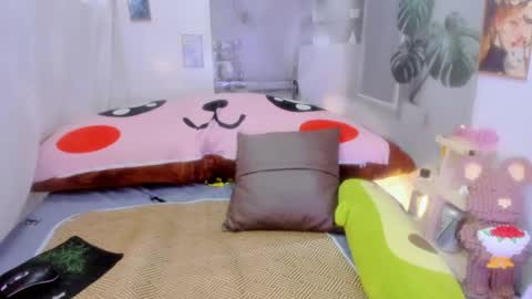 julila online show from November 17, 2025, 2:50 am