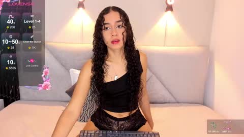Snapshot of sisi_rosex chatting on March 5, 2025, 12:22 pm Shopia online show from March 5, 2025, 12:22 pm