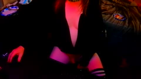 Snapshot of sissyred2314 chatting on September 28, 2025, 1:33 am red online show from September 28, 2025, 1:33 am