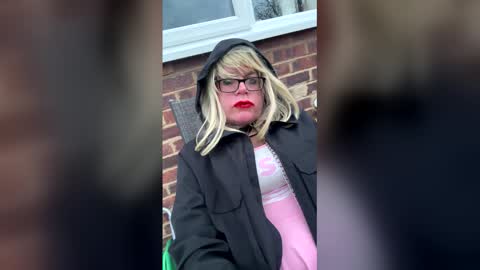 Snapshot of sissyslutsallywhore chatting on December 15, 2025, 8:07 am sissyslutsallywhore online show from December 15, 2025, 8:07 am