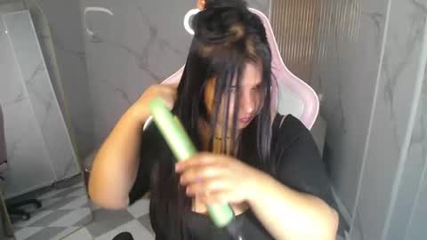 Snapshot of skeler_lovd_b chatting on December 18, 2025, 1:06 pm Skarlet online show from December 18, 2025, 1:06 pm