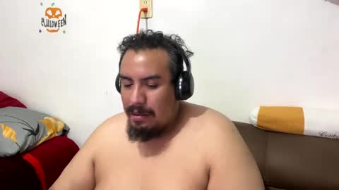 Snapshot of skinhell chatting on December 8, 2024, 4:35 am Elias online show from December 8, 2024, 4:35 am