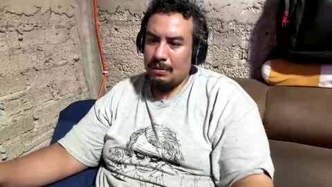 Snapshot of skinhell chatting on November 3, 2025, 1:08 am Elias online show from November 3, 2025, 1:08 am