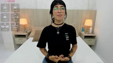 Emily Rojas online show from November 6, 2025, 7:37 pm