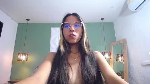 Snapshot of skinny_hottie18 chatting on January 19, 2025, 1:33 pm skinny_hottie18 online show from January 19, 2025, 1:33 pm