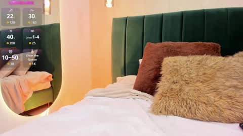 Mila online show from December 26, 2024, 6:33 pm