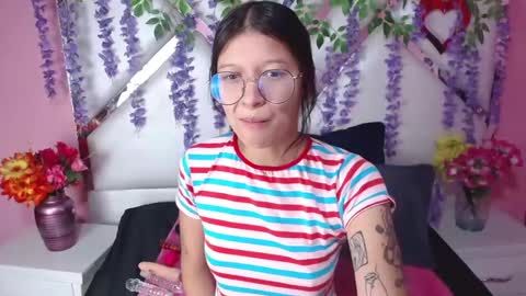 Snapshot of skinnyhorny_ chatting on January 28, 2025, 2:32 am SKINNYHORNY online show from January 28, 2025, 2:32 am