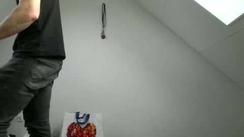 Snapshot of skippyhihi chatting on October 18, 2025, 2:18 pm skippyhihi online show from October 18, 2025, 2:18 pm