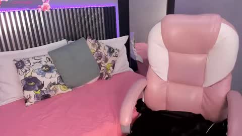 Snapshot of sky_winter chatting on September 23, 2025, 1:36 pm S O F I online show from September 23, 2025, 1:36 pm