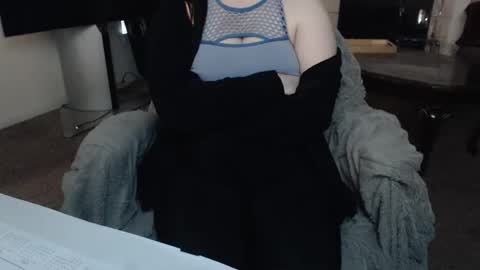 SKYLE   online show from October 24, 2025, 11:01 pm