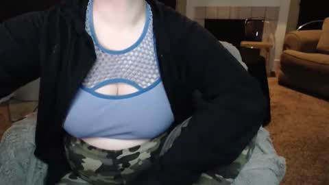 SKYLE   online show from November 17, 2025, 10:37 pm