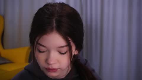 Snapshot of skyeriehm chatting on December 14, 2025, 7:36 am Amy online show from December 14, 2025, 7:36 am