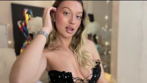 Snapshot of skyffi chatting on December 18, 2025, 6:47 pm GARRY AND SOPHIA online show from December 18, 2025, 6:47 pm