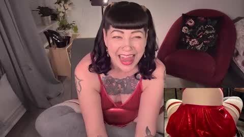 Snapshot of skylar_bird chatting on December 19, 2024, 1:18 am skylar bird online show from December 19, 2024, 1:18 am