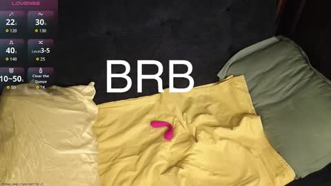 Snapshot of skylar_onfire chatting on December 15, 2025, 2:38 am Sky online show from December 15, 2025, 2:38 am