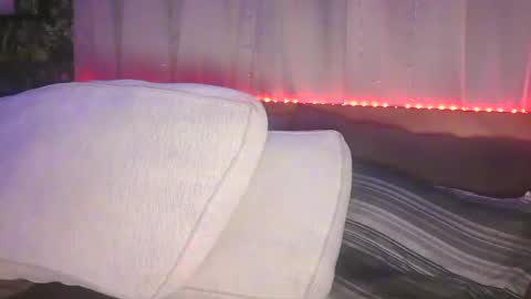 skyonetoo3 online show from October 4, 2025, 9:13 pm