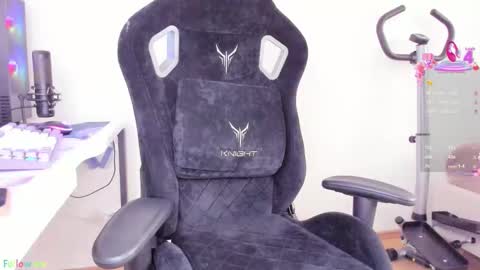 Snapshot of skyqueeni chatting on September 17, 2025, 8:16 am Nastya online show from September 17, 2025, 8:16 am