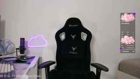 Snapshot of skyqueeni chatting on November 27, 2025, 8:49 am Nastya online show from November 27, 2025, 8:49 am