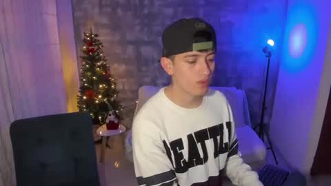 Snapshot of skyrid3r chatting on December 4, 2025, 6:16 pm Skyrider online show from December 4, 2025, 6:16 pm