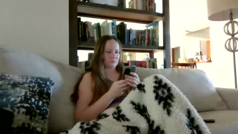 Snapshot of skywinters chatting on November 4, 2025, 4:28 pm Sky Winters online show from November 4, 2025, 4:28 pm