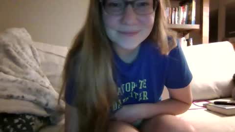 Snapshot of skywinters chatting on December 5, 2025, 3:26 am Sky Winters online show from December 5, 2025, 3:26 am